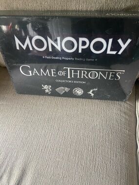 Hasbro Monopoly Game of Thrones Collector's Edition - Black & White